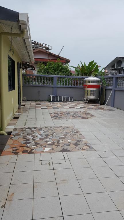 Ellis Lot 310 Villa Kuching Bagian luar foto