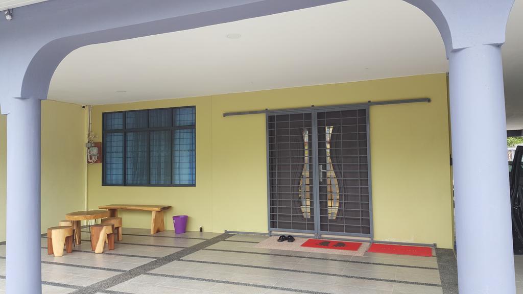 Ellis Lot 310 Villa Kuching Bagian luar foto